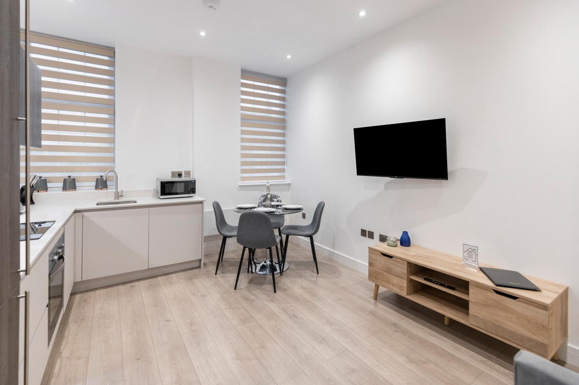 Apartament Welcoming And Spacious Apartment- Excellent Location